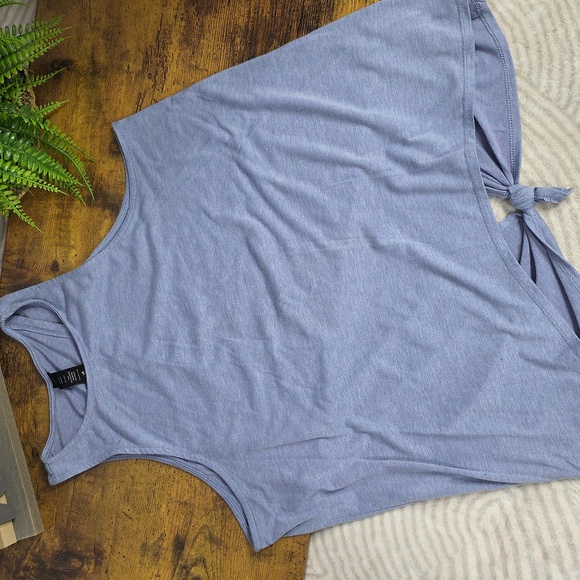 Yogalicious Open Back Tank - Picture 3 of 9